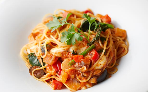 Tomato sauce spaghetti with mozzarella cheese