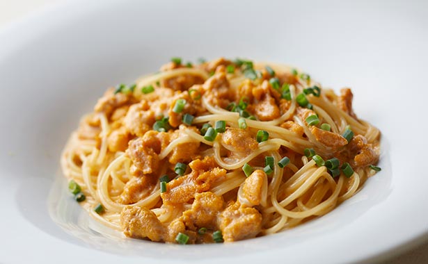Raw sea urchin spaghetti